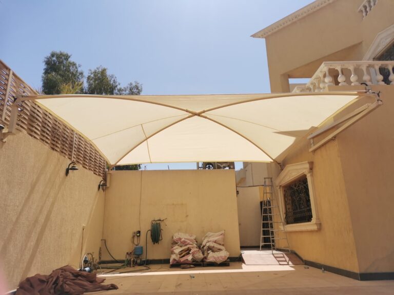 مظلة سيارة متحركة