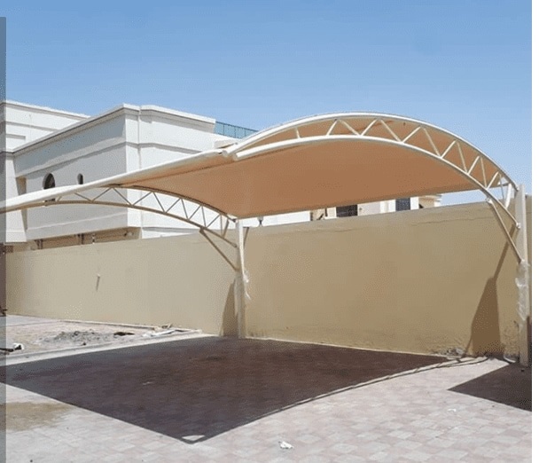 مظلات كهربائية: حماية وراحة بلمسة عصرية