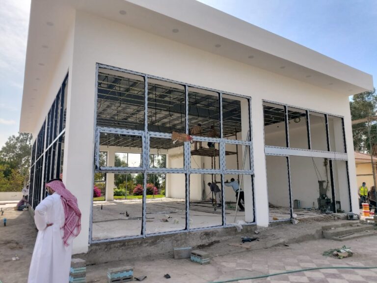 تنفيذ غرف ساندوتش بانل في الاحساء – عزل حراري ومتانة