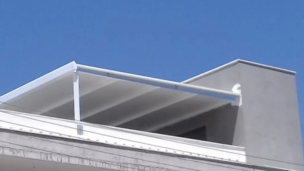 مميزات الساندوتش بانل في المشاريع الصناعية والتجارية